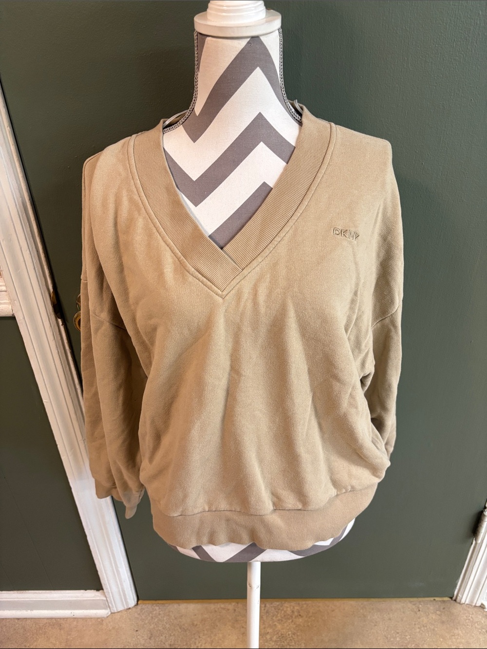 DKNY Women's V-Neck Sweater in Light Khaki